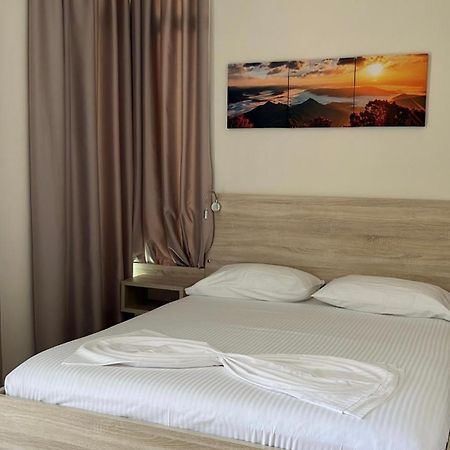 Hotel Jon ديرمي المظهر الخارجي الصورة