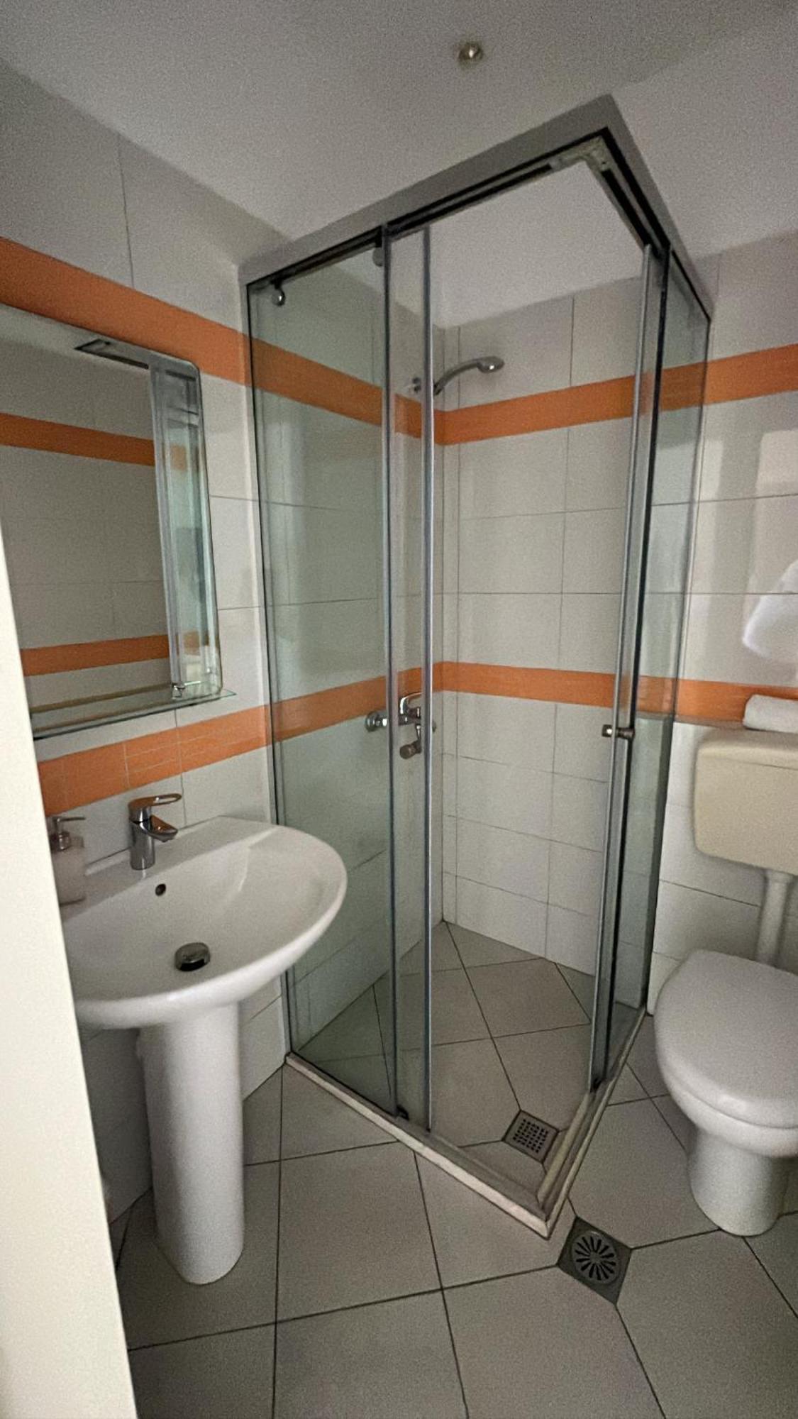 Hotel Jon ديرمي المظهر الخارجي الصورة